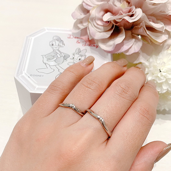 個性的なデザインの結婚指輪としても魅力的。さりげないモチーフがとっても可愛らしいデザインです。