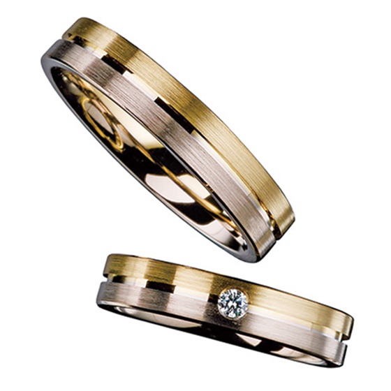 ゴールド×ゴールドの融合が美しい結婚指輪。お洒落さのあるデザインがお好みの方におすすめです。