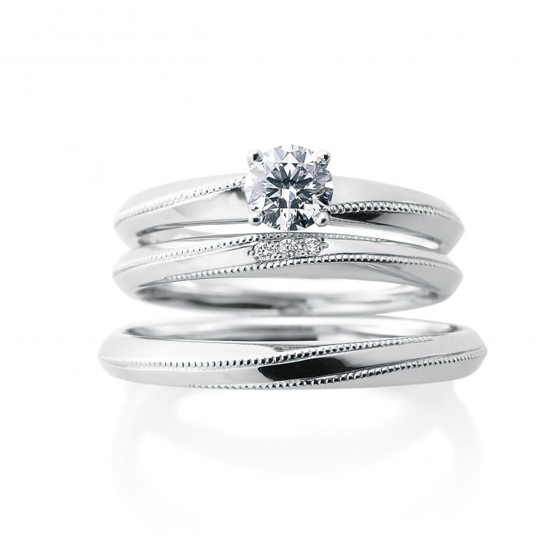 緩やかなカーブデザインと繊細なミル打ちがおしゃれな婚約指輪・結婚指輪のセットリング。