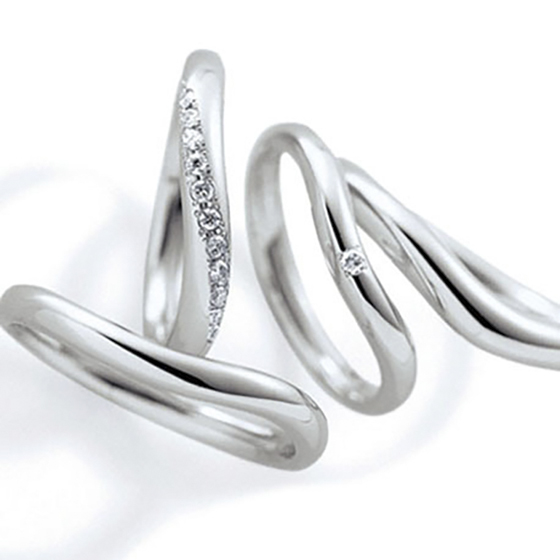 素材や幅、ダイヤモンドの数を選べカスタマイズ＝アレンジが楽しめる結婚指輪。
