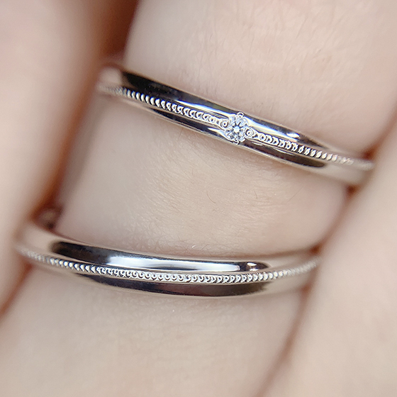 men'sリングも同じようにデザインされたお洒落な結婚指輪。